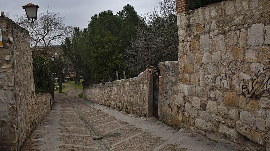 Las expropiaciones llegarán a la Cuesta del Mercadillo, bajo la muralla. | E. F.