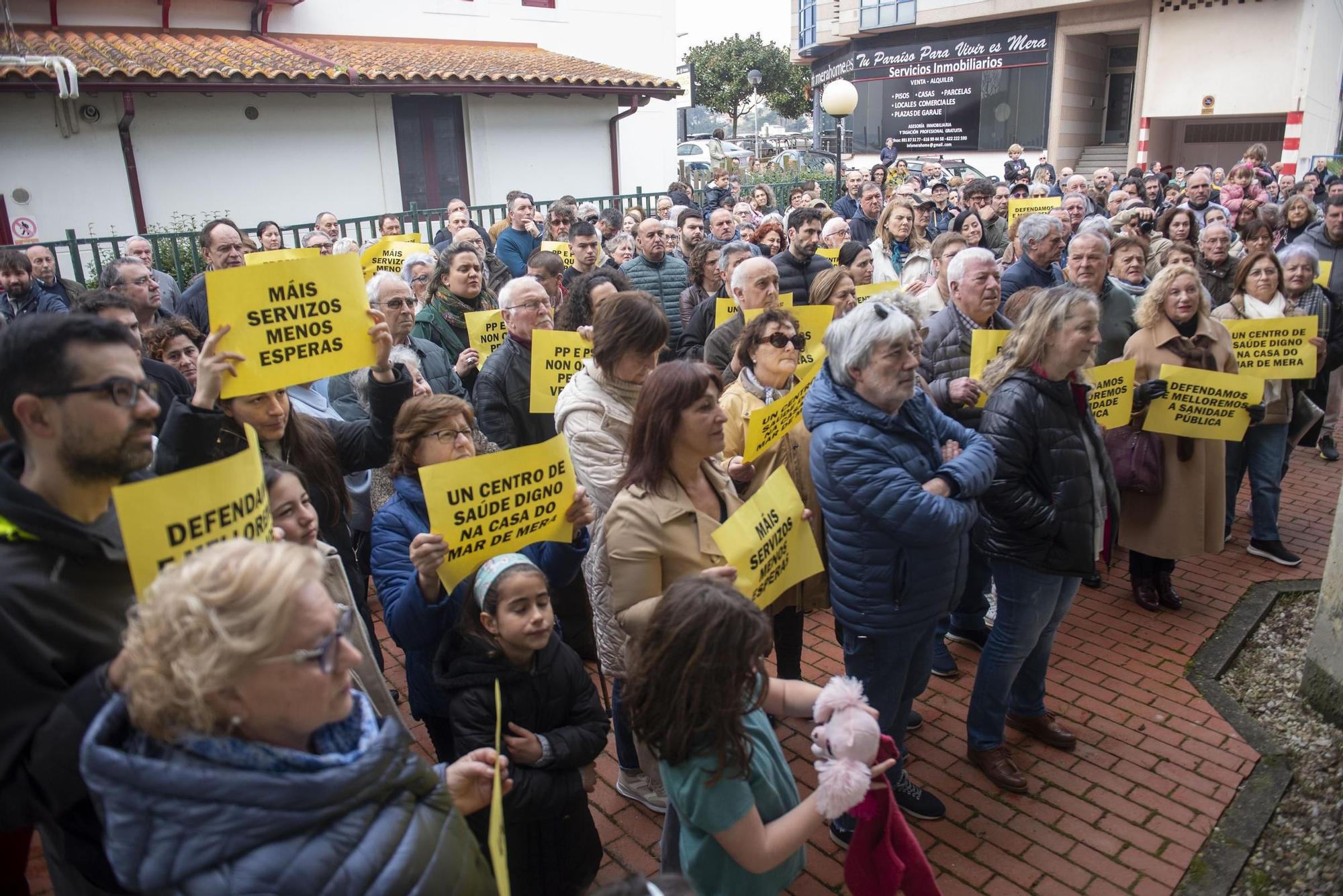 Protesta en Mera para exigir la mejora integral del centro de salud