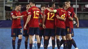 Los jugadores de España celebran el 1-1. EFE/EPA/ROBERT GHEMENT