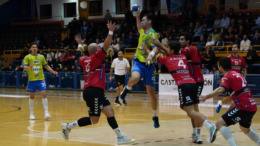 El Balonmano Zamora Enamora no pudo con un sólido líder (25-31)