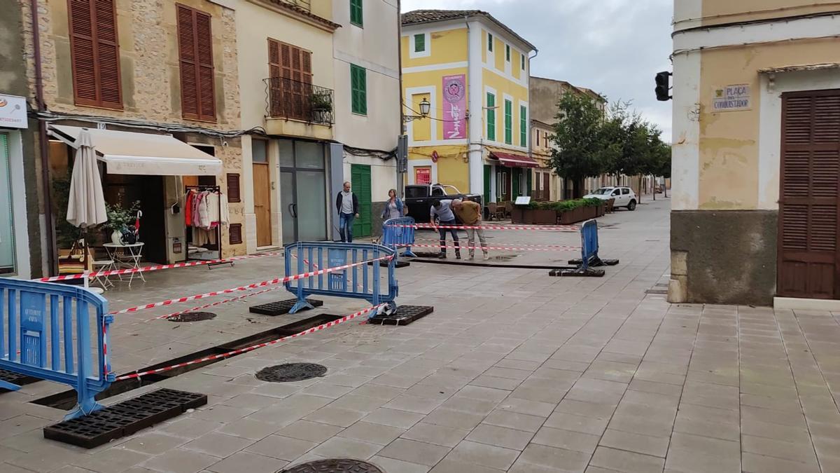 El alcalde Manolo Galán, esta mañana en la plaza.