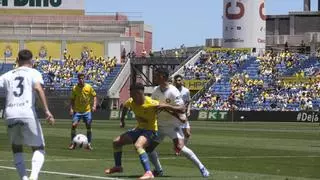 La UD Las Palmas estira su calvario en una tarde de pesadilla con tres penaltis