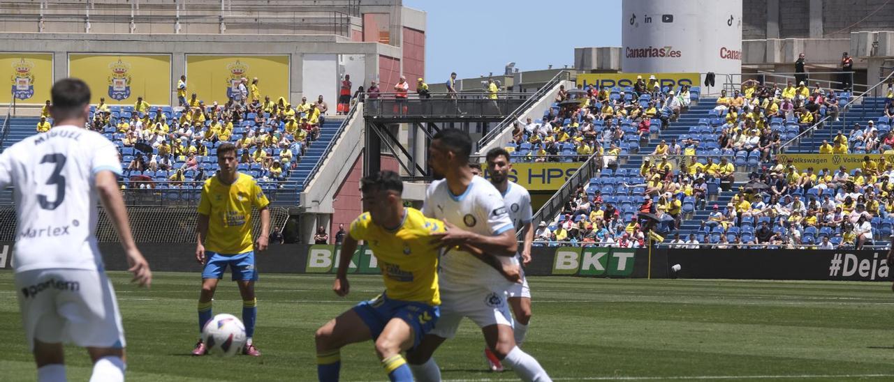 La UD Las Palmas estira su calvario en una tarde de pesadilla con tres penaltis
