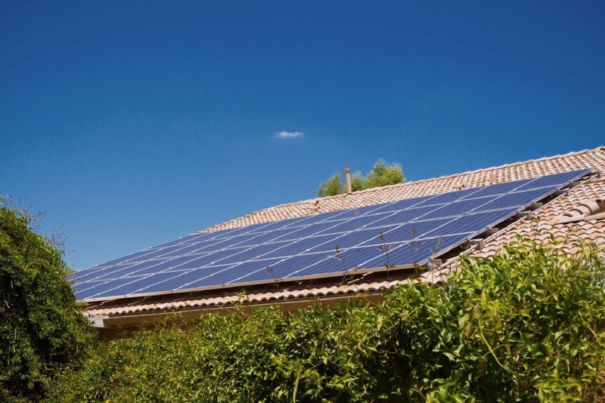 Panel solar en una vivienda