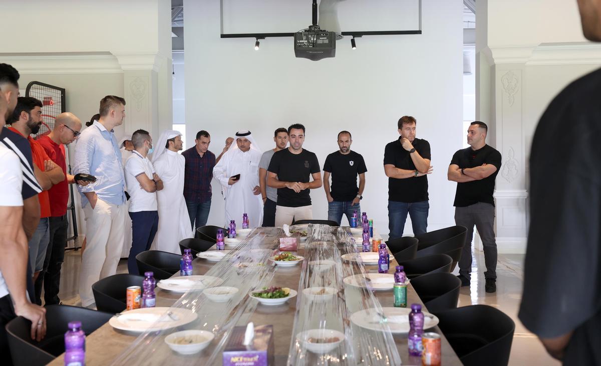 Xavi, en la comida de despedida con el Al Sadd.