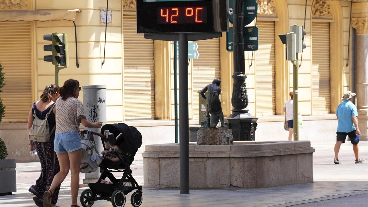 Las sucesivas olas de calor de este verano han dejado en puntos como Castelló ciudad temperaturas de récord, por encima de los 40 grados.