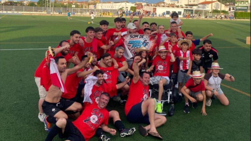 Explosión de alegría en el Municipal La Runa: El Racing Rafelcofer Club de Fútbol asciende de Tercera a Segunda FFCV