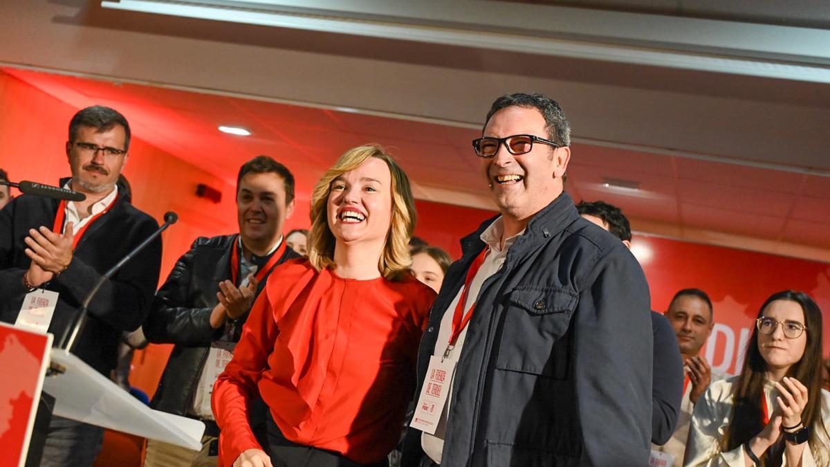 Pilar Alegría acompaña a Rafael Guía, el día de su proclamación como secretario generla del PSOE Teruel.