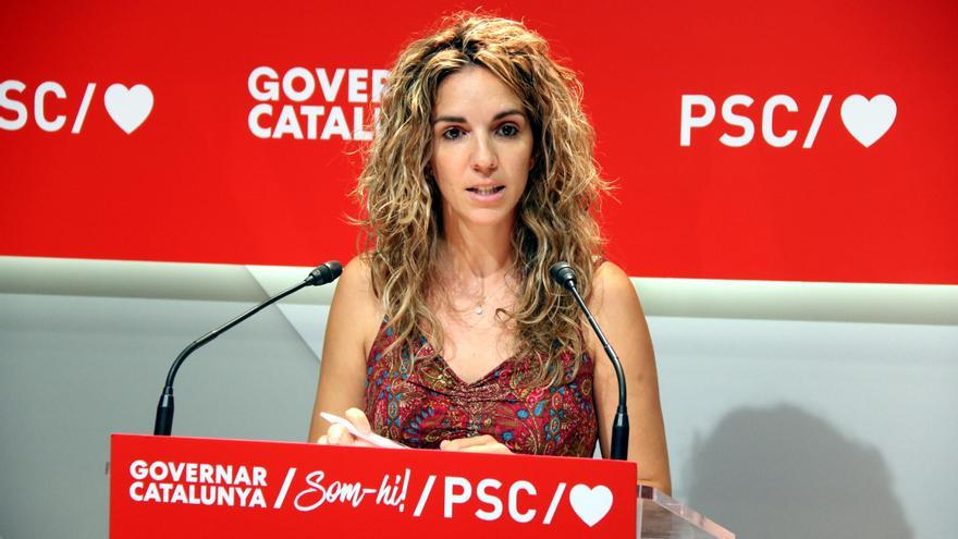La portaveu del PSC, Èlia Tortolero, en roda de premsa