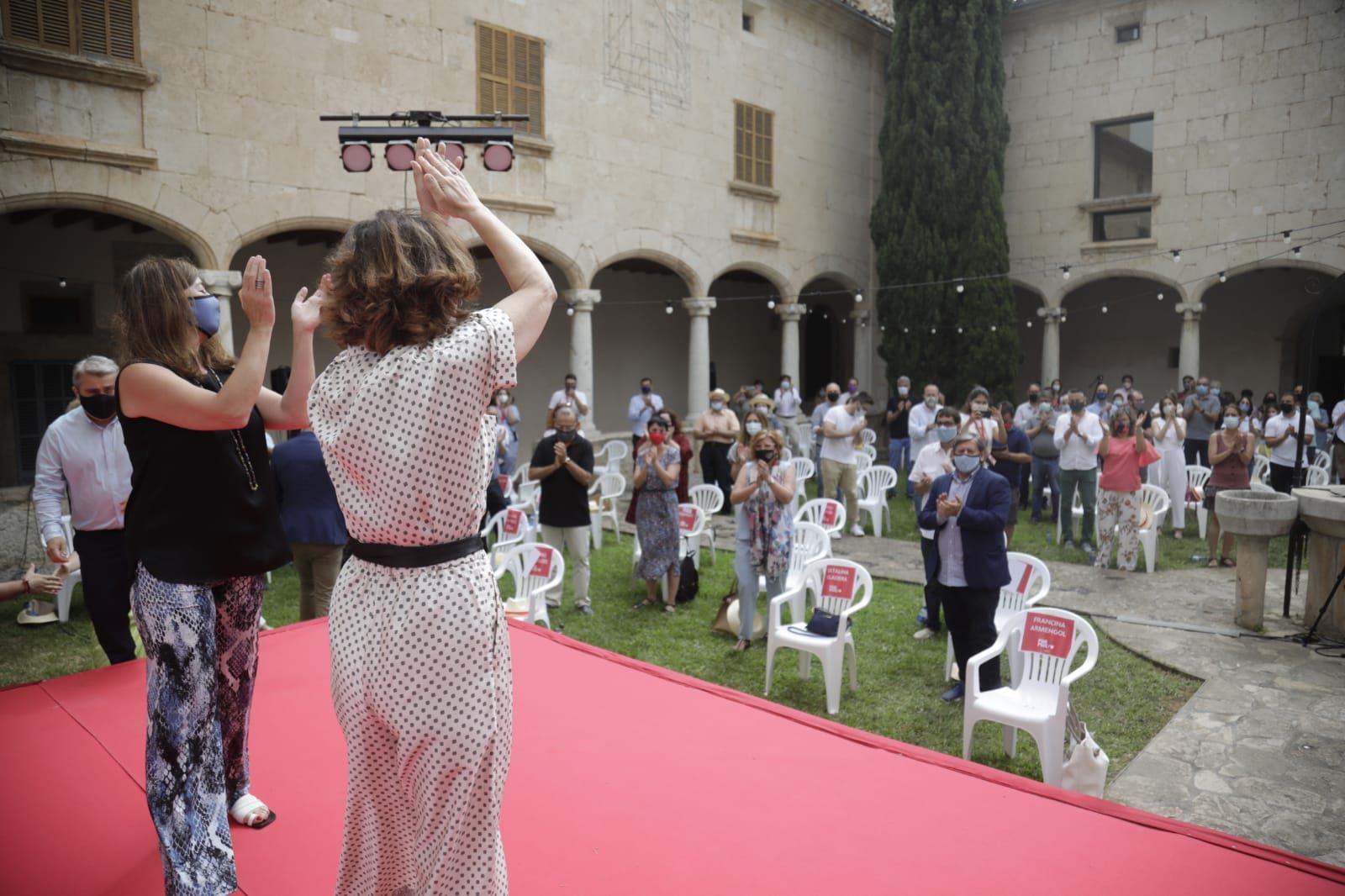 Carmen Calvo asiste a la entrega del premio Maria Plaza del PSIB-PSOE en Inca