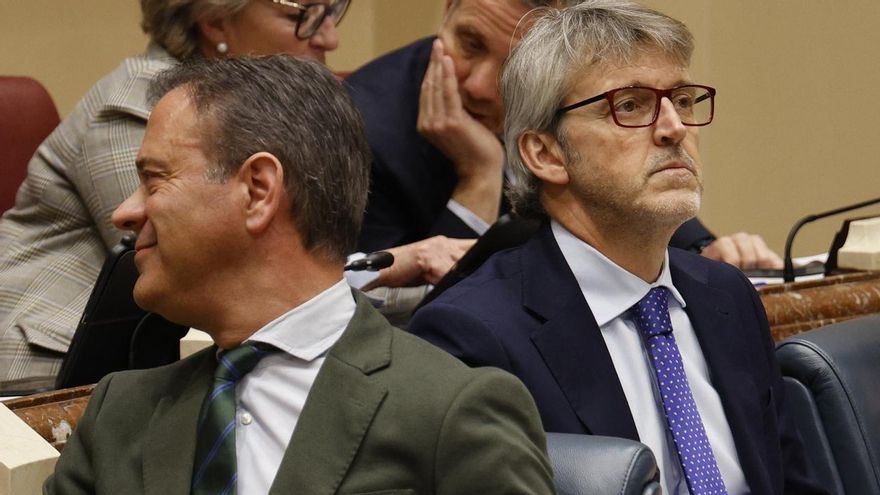 De izda. a dcha., Marcos Ortuño y Luis Alberto Marín, en la Asamblea