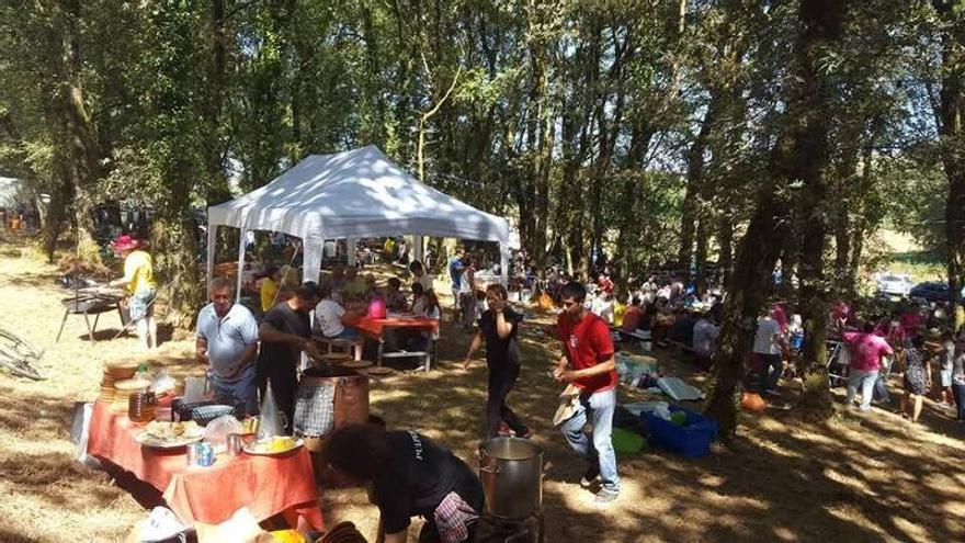 Aciveiro mantiene viva su arraigada tradición festiva en Forcarei