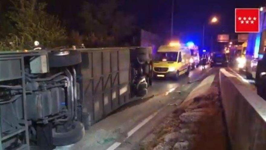 Vuelca un autobús en la A-1 a la altura de Alcobendas y deja 20 heridos