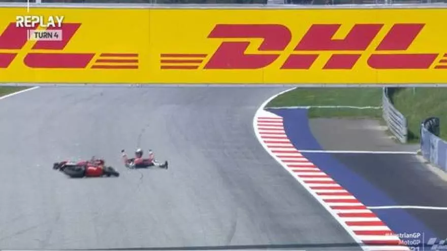 La espectacular doble caída de Pedro Acosta en los primeros libres del GP de Austria