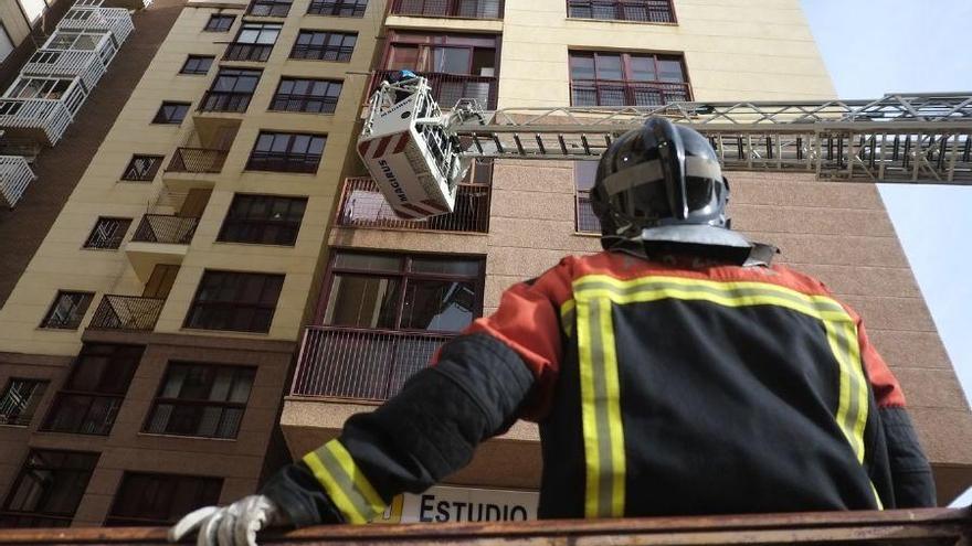 Los Bomberos de Zamora, en el inmueble en el que ha aparecido el cadáver