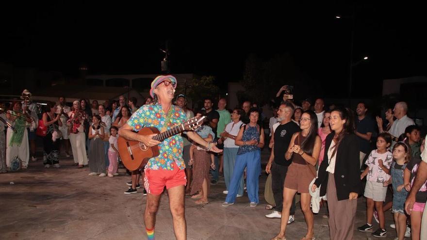 Concierto de Arístides Moreno en las fiestas del Carmen en Playa Blanca, en Lanzarote