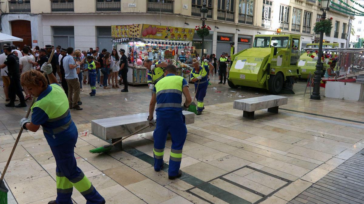 Operarios de Limasa en una Feria de hace unos años.