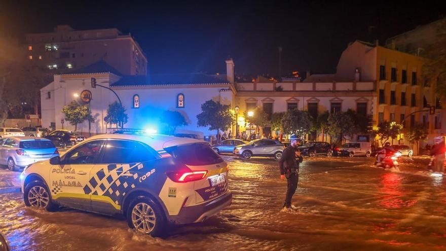 Inundación en el barrio de la Victoria por una tubería rota