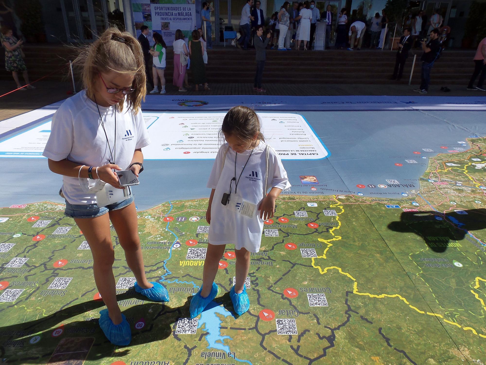 El mapa interactivo gigante de Málaga, a las puertas de la Diputación