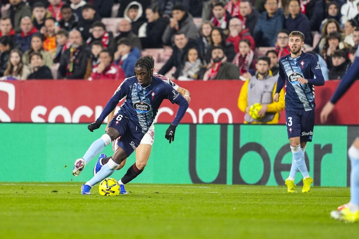 Ilaix Moriba, ahora en el Celta, durante el partido frente al Sevilla en el Sánchez Pizjuán, en la última jornada.