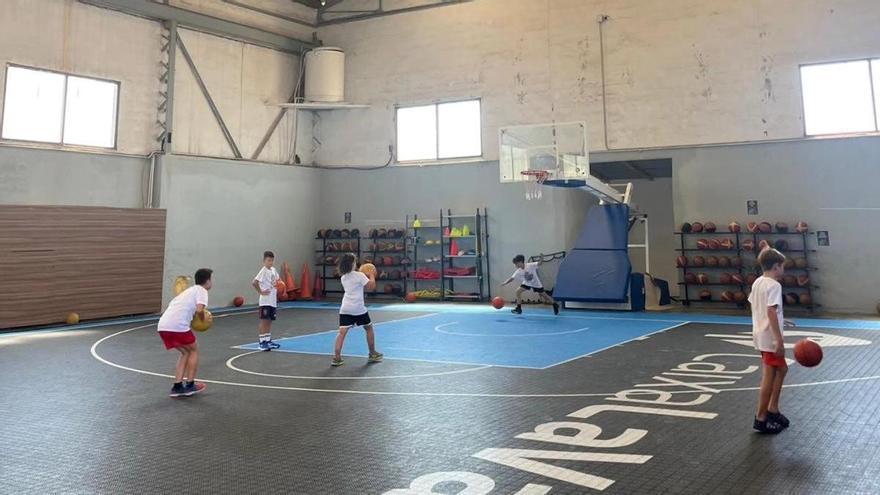 Efectos de la falta de canchas deportivas en la Vall: «NauUixó no es municipal, la paga el club de bàsquet»