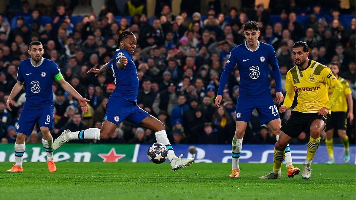 Sterling jugando un partido con el Chelsea