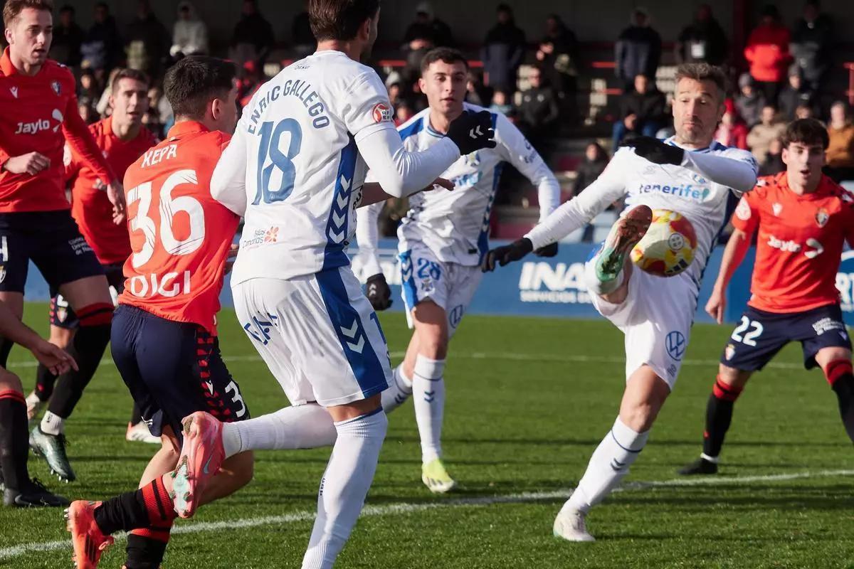 Aitor Sanz, goleador en el partido de la primera, causa baja esta jornada por lesión.