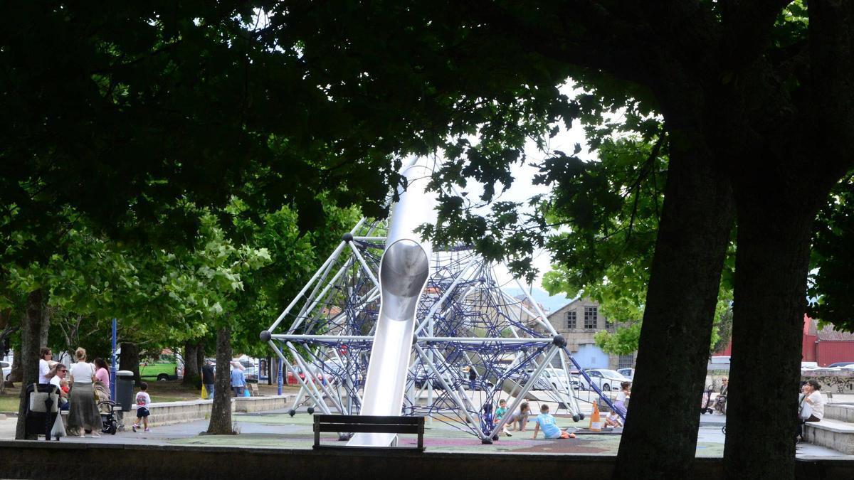 El parque infantil de los jardines de O Señal, en Cangas, este viernes.