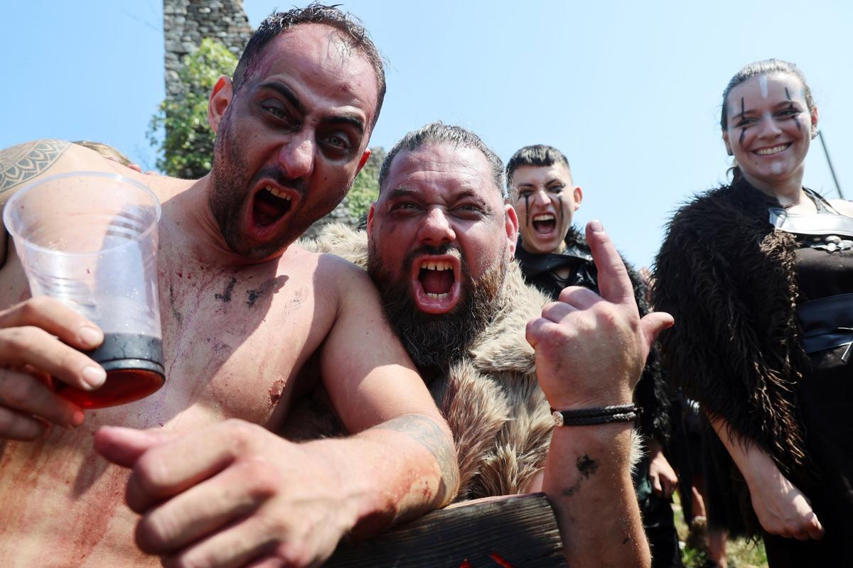 La fiesta vivida hoy en las Torres de Oeste (Catoira) con motivo del día grande de la Romería Vikinga 2025. La fiesta vivida hoy en las Torres de Oeste (Catoira) con motivo del día grande de la Romería Vikinga 2025.