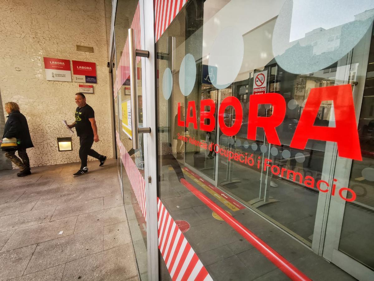 La obtención de prestaciones es una de las principales preocupaciones para quien ha finalizado un contrato laboral / MERCADO LABORAL. OFICINA LABORA. DESEMPLEO. PARO