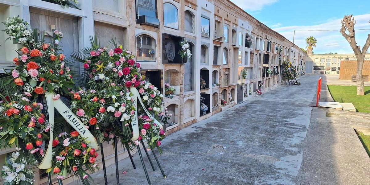 Ante la demora en la construcción de nuevos nichos, ya se realizanenterramientos en la zona rehabilitada del perímetro del recinto.