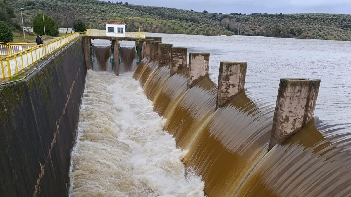 Desembalse en San Rafael de Navallana