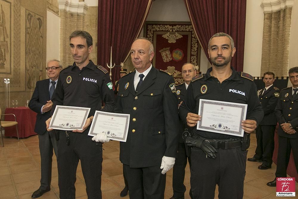 FOTOGALERÍA / Distinciones para la Policía Local en su día.