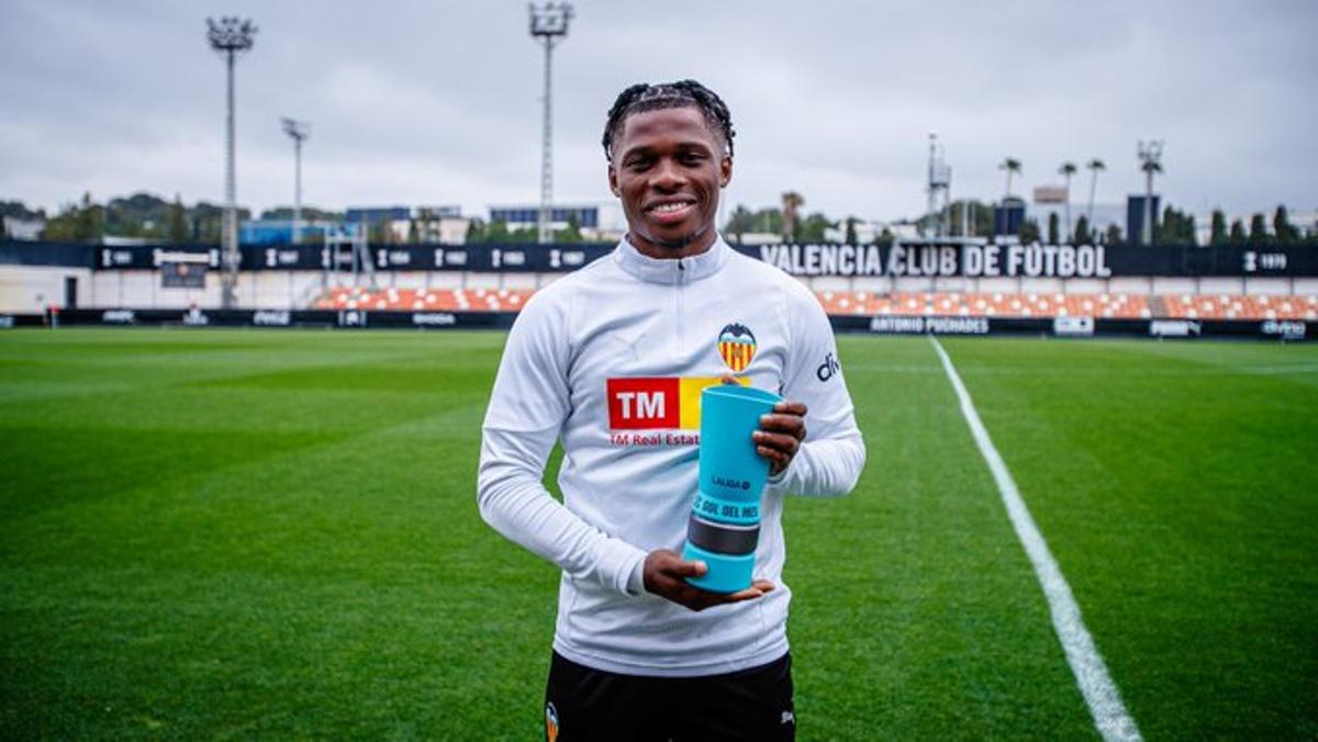 Ramazani con su premio