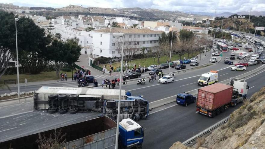 Imagen del camión siniestrado en la A-7.