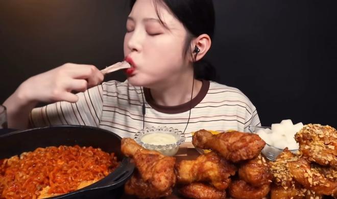 Muere a los 24 años la 'influencer' china Chen Ziyi, conocida por ingerir grandes cantidades de comida en sus redes sociales
