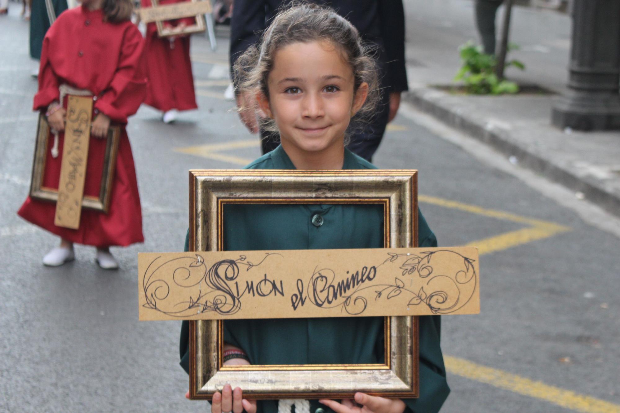 La calle San Vicente acoge la procesión "dels Xiquets" con tres generaciones falleras