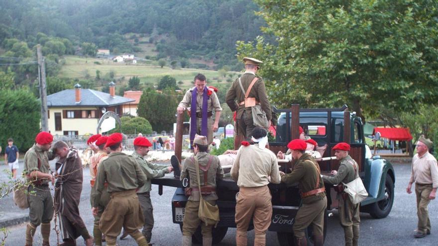 Estalla la Guerra en Candamo: el "Grupo Frente del Nalón" recrea la sublevación de Oviedo el 18 de julio del 36