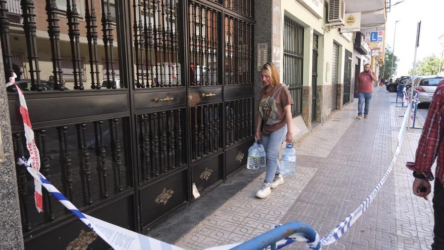 16 familias del bloque afectado por la explosión en Badajoz continúan fuera de sus casas cuatro días después