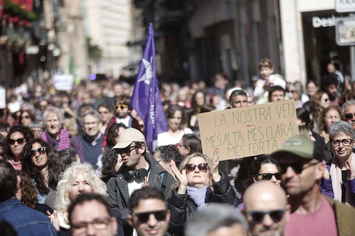 FOTOS | 2.000 personas en la manifestación del 8M en Mallorca