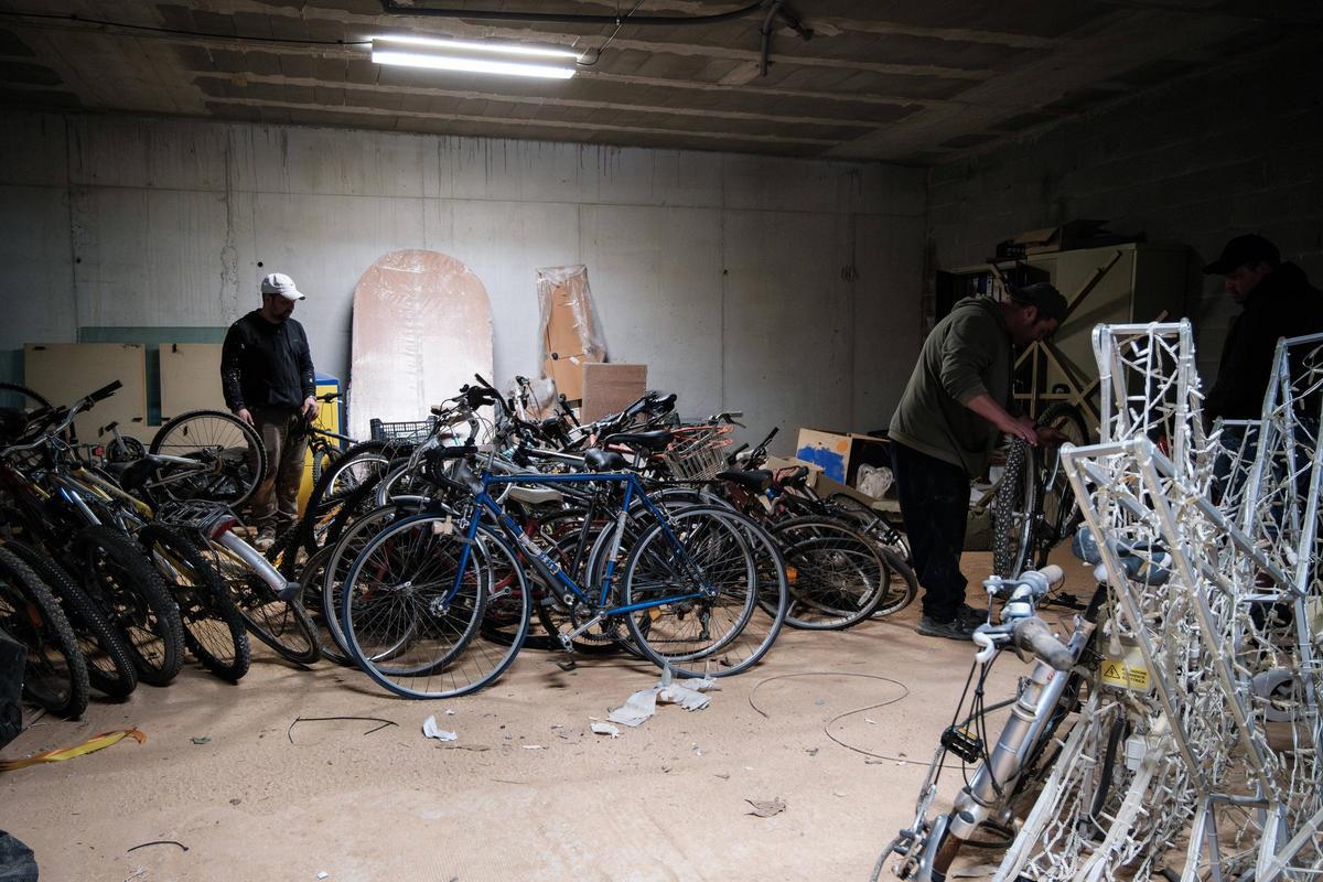 Todas las imágenes del proyecto de Alba Pau y sus bicicletas que llegarán a África.
