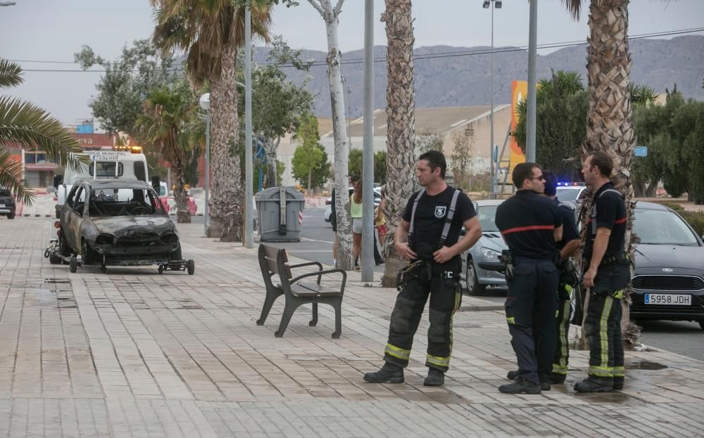 Incendio en una gasolinera de Alicante