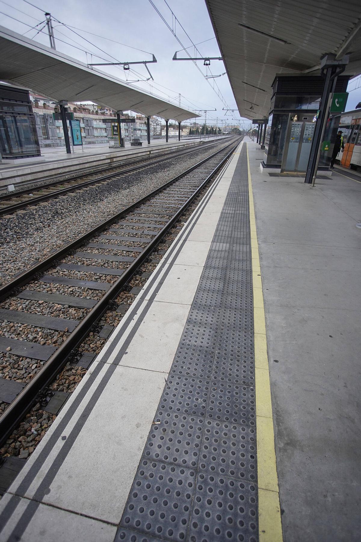 Les imatges del segon dia sense Rodalies a Girona