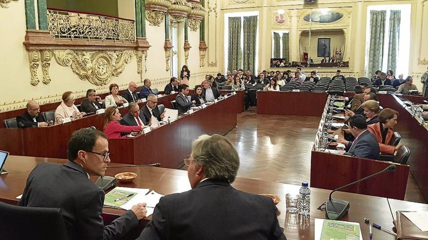 Gallardo defiende la legalidad del contrato del plan director del Hospital Provincial de Badajoz
