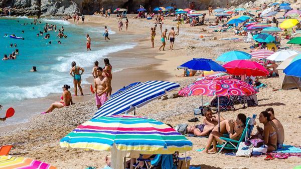 SOMBRILLA PLAYA DECATHLON | La sombrilla de Decathlon que debes llevar a la  playa por menos de 15 euros