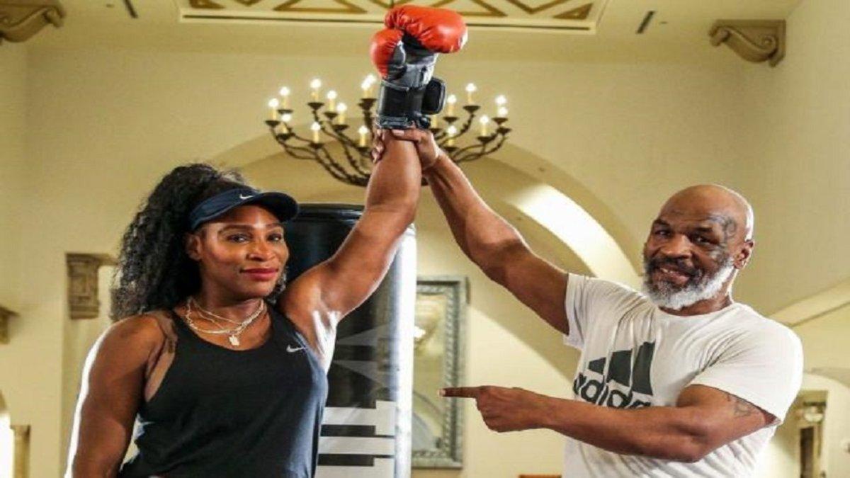 El excampeón Mike Tyson da una clase de boxeo a Serena Williams