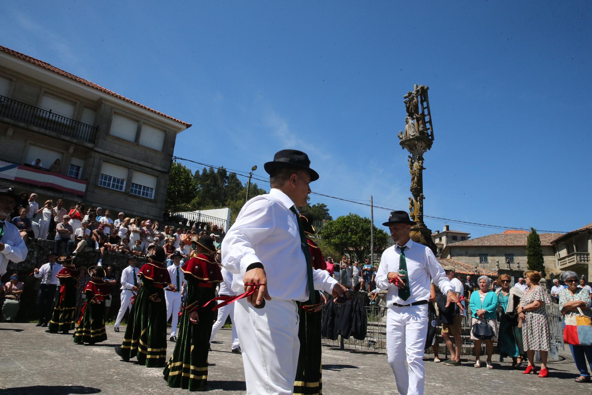 La procesión y la danza de San Roque de O Hío en imágenes (II)