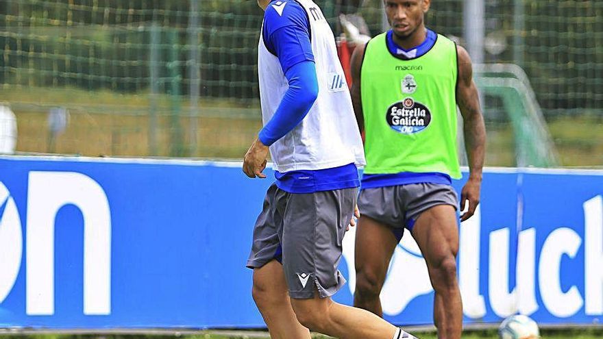 Aketxe, durante el entrenamiento de ayer en Abegondo.