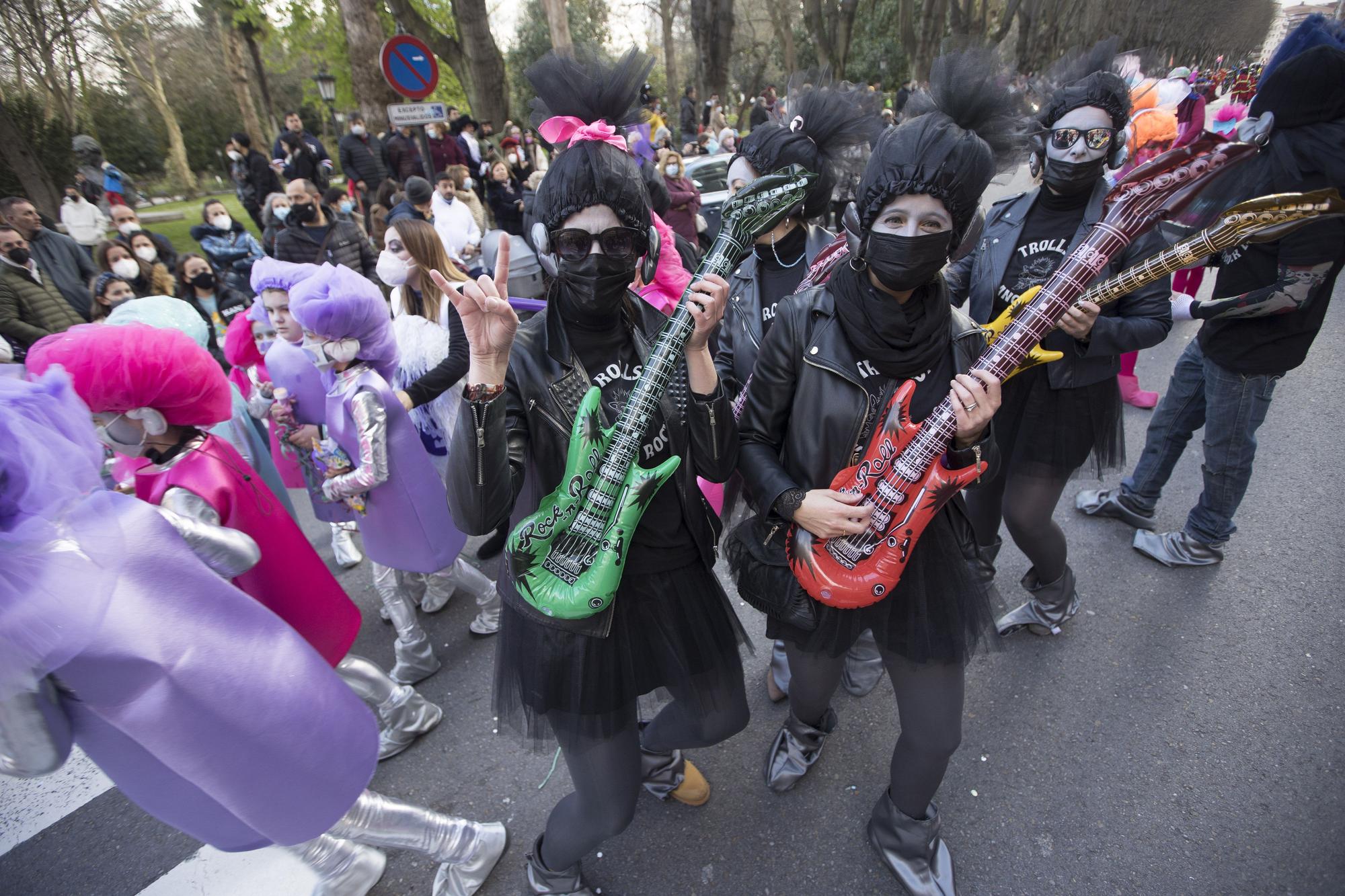 Galería de fotos: Así fue el gran desfile del carnaval en Oviedo