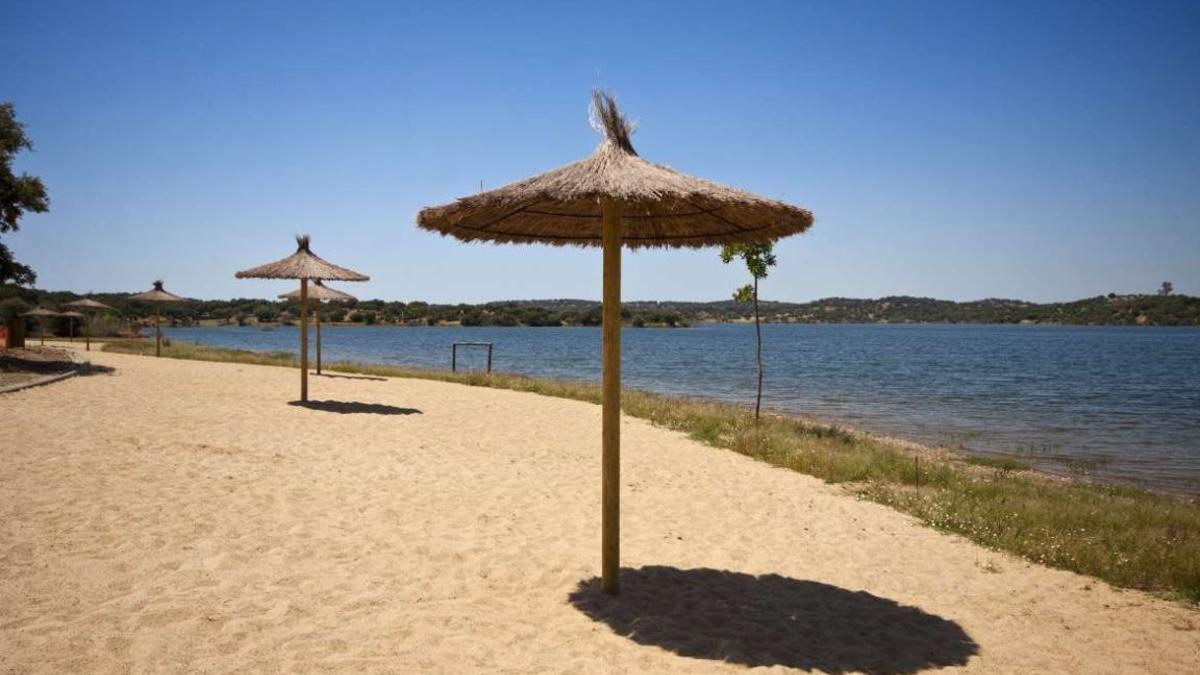 Playa de Cheles, galardonada con la bandera azul